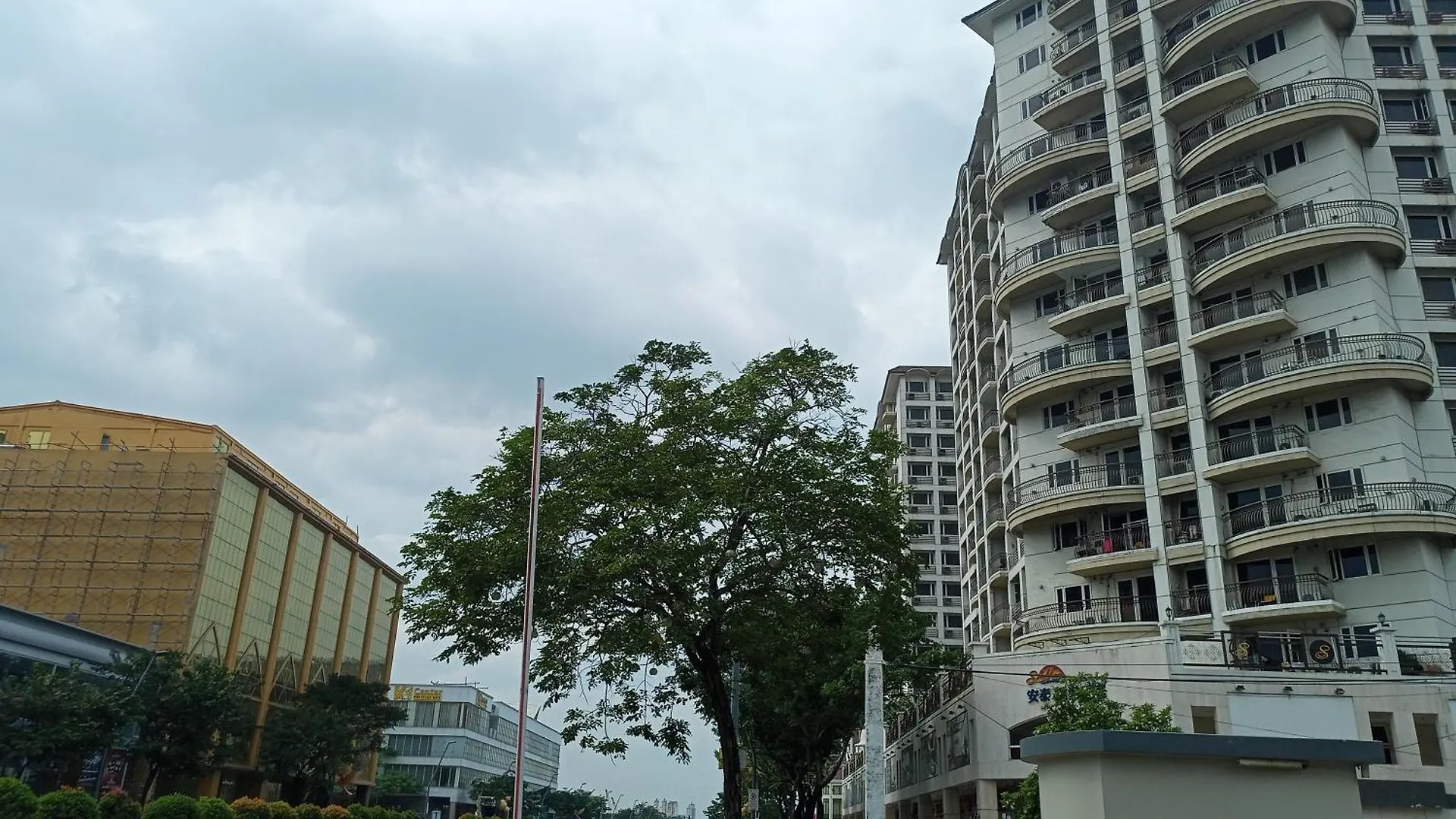 Apartment Condo Near Moa And Naia At Solemare Parksuites Manila