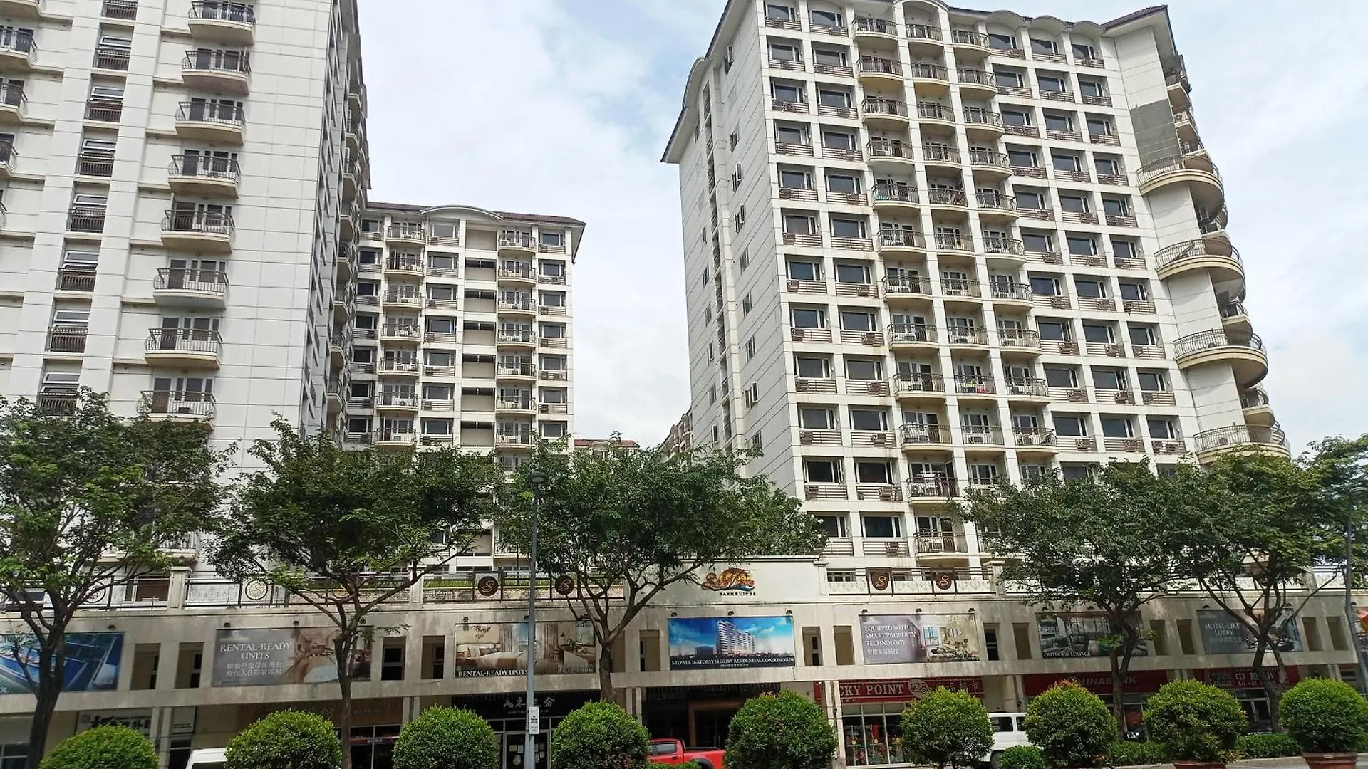 Condo Near Moa And Naia At Solemare Parksuites Manila Philippines