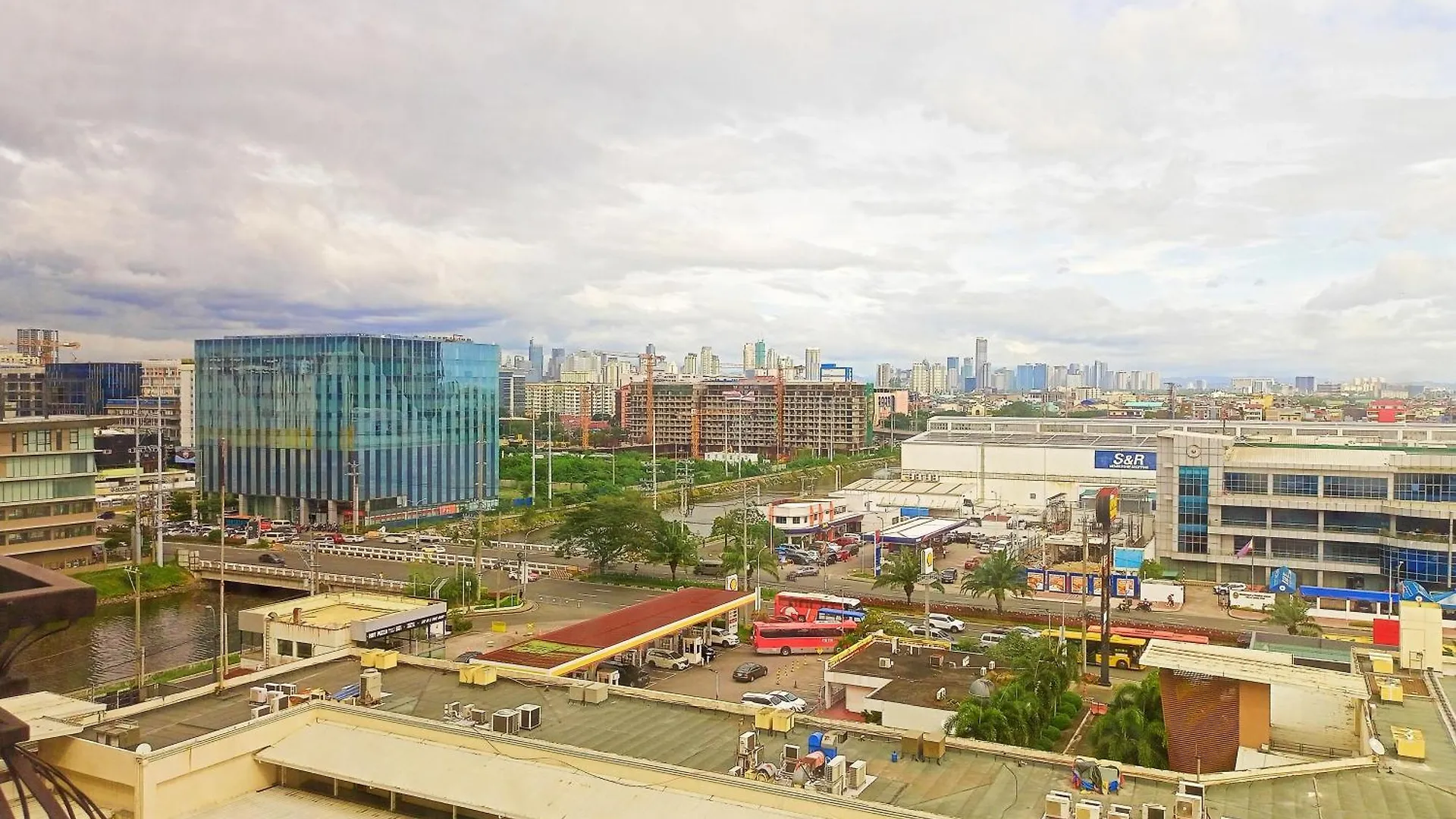 Condo Near Moa And Naia At Solemare Parksuites Manila