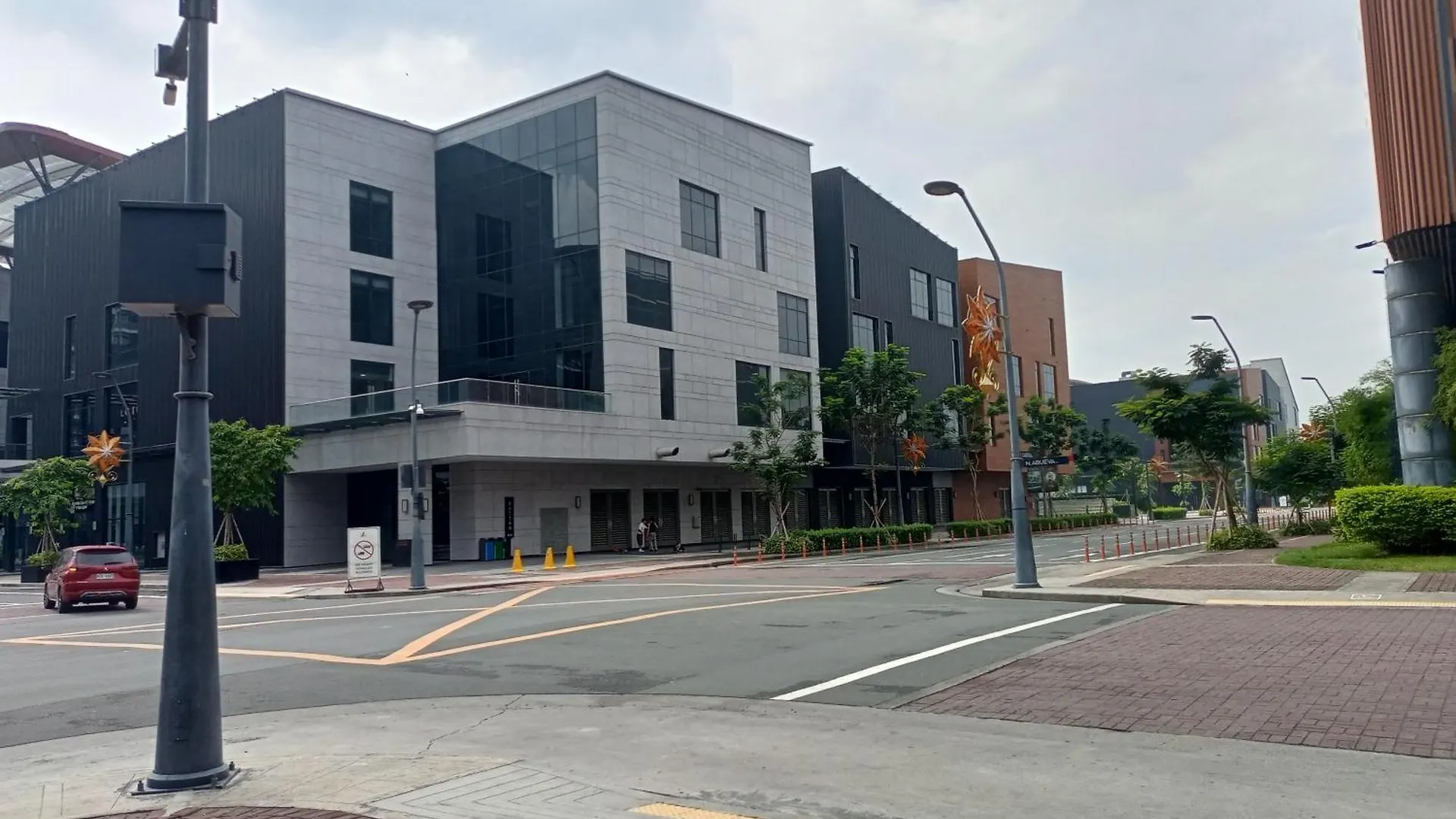 Condo Near Moa And Naia At Solemare Parksuites Manila