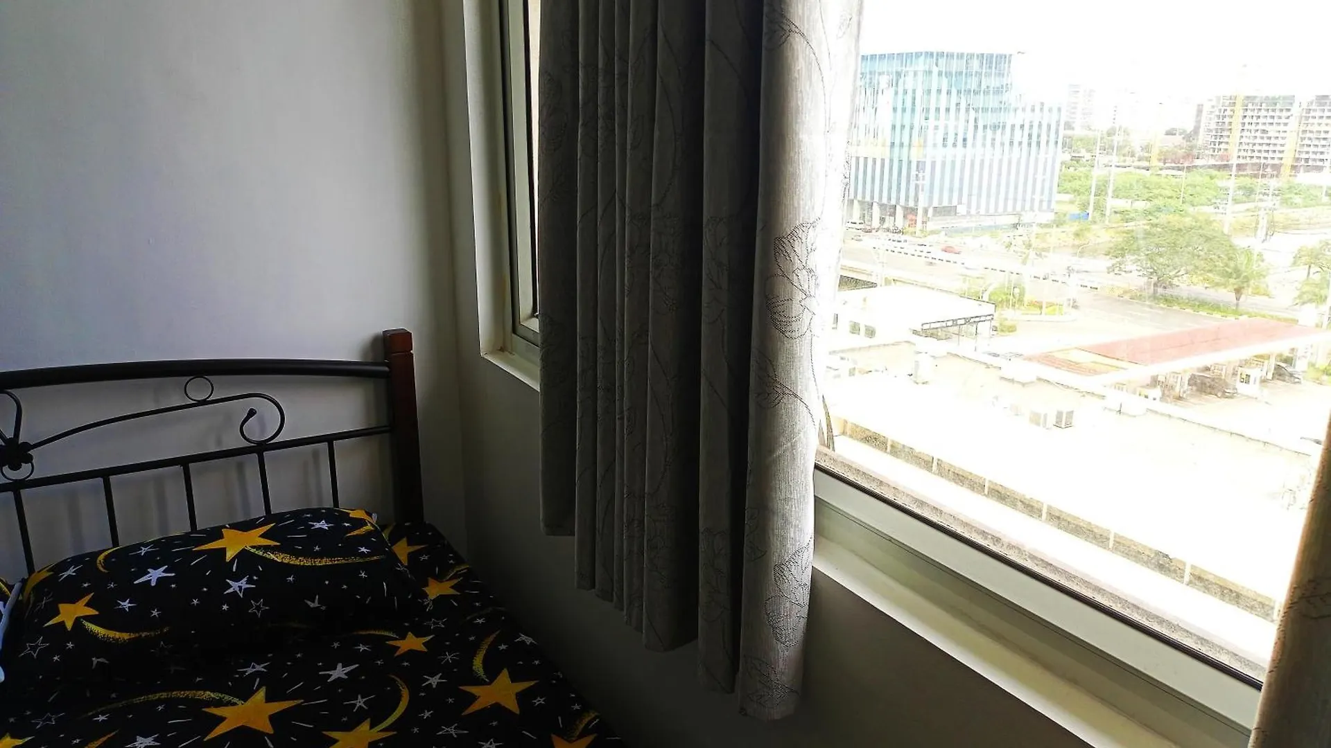 Condo Near Moa And Naia At Solemare Parksuites Manila 0*,  Philippines